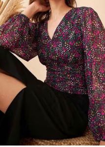 Chic Floral Print Smocked Blouse M size