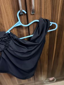 new black solid fitted one shoulder crop top