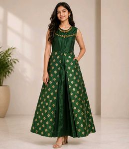 Elegant Green Ethnic Dress🥻