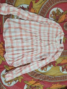 Cute peach checked top