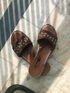 slippers / sliders