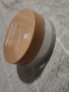 Mamaearth Glow Mattifying Loose Powder