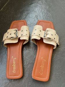 Dressberry Buckle Detail Flats