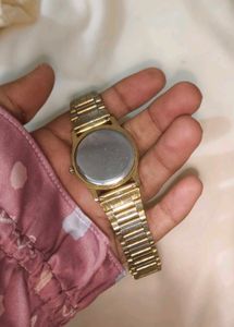 Gold Tone Quartz Wristwatch ⌚