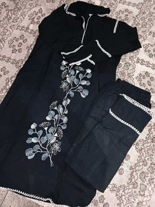 Elegant Black Kurta with White Floral Embroidery
