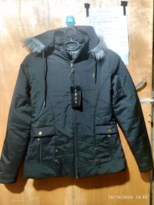 Stylish Black Padded Jacket with Fur Hood