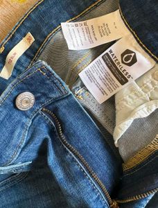 Levi's Women's Blue Slim fit Denim Jeans