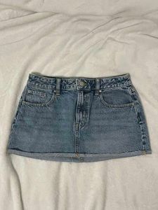 Denim Mini Skirt Outfit