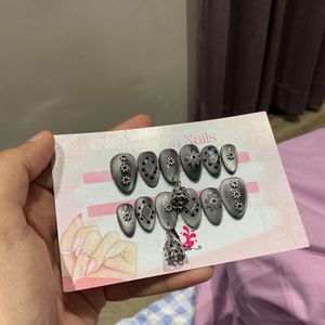 Navratri Black cateye Press-On Nails