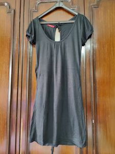 Party Wear Black Dress With Back Neckline Cut.