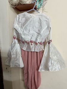Elegant Embroidered Kurta with Flowy Palazzos