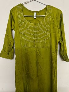 Olive Green Embroidered Kurta 🌿