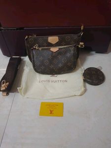 Louis Vuitton pochette With Pink Belt