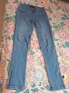 Blue Denim Jeans with Zipper Ankle Detail