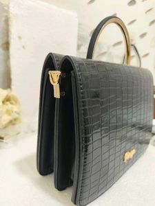 Chic Black Croc Embossed Handbag
