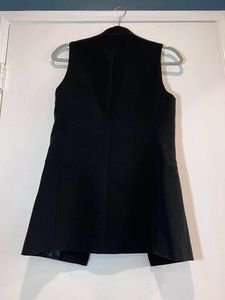 H&amp;M Sleek Black Sleeveless Blazer Vest