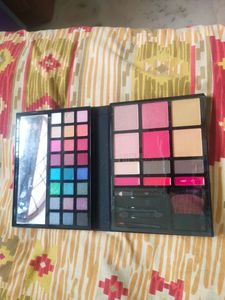 Hilaryrhoda Eyeshadow Palette