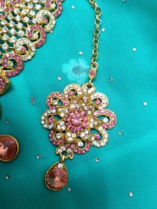 Exquisite Pink &amp; Crystal Necklace Set