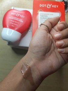 Dot &amp; Key Strawberry Dew Tinted Sunscreen