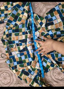 Branded Geometric Print Wrap Top in xl siz