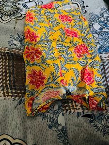Stylish Women's Jeans &amp; Floral Crop Top Set