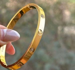 Anti Tarnish Luxury Gold Bangle with Diamonds