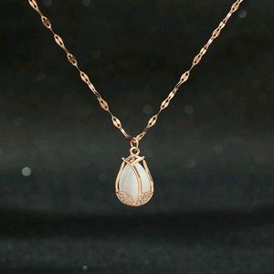 Elegant Tulip Pendant Necklace