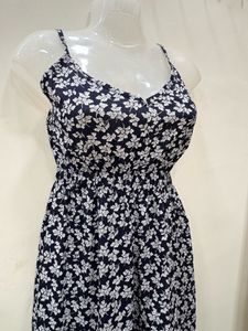 Chic Navy Floral Print Dress