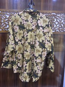 Vintage Floral Button-Up Blouse: 42 to 44