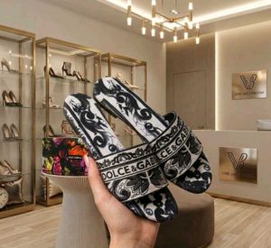 Dolce &amp; Gabbana Slides