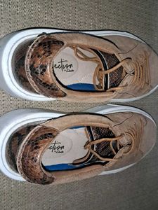 Almost new Clarks leather sneakers