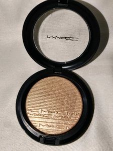 MAC Cosmetics Highlighter