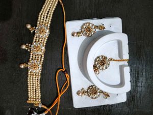 Exquisite Kundan & Pearl Jewellery Set
