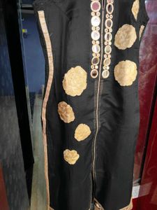 Beautiful Kurtie With Mirror Work &amp; Embroidery