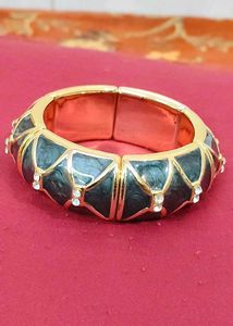 Chic Black &amp; Gold Bangle Bracelet