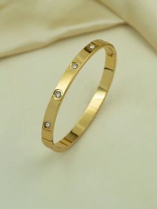 Anti tarnish elegant gold plated bracelet