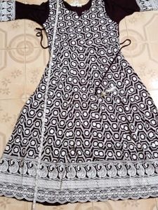 Elegant Geometric Print Kurta Set