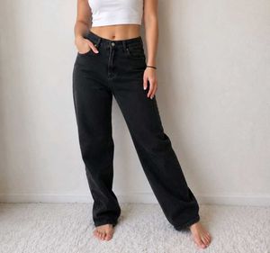 Classic Black Wide-Leg Jeans