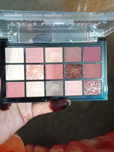 Hilary Rhoda Trendsetter Eyeshadow Palette