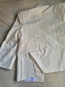 Classic Cream Blazer | 4 cuts and pockets