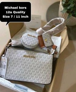 MICHAEL KORS JET SET CROSSBODY WITH TECH ACCESSORI