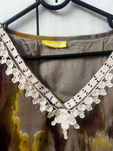 Elegant Printed kaftan with Lace Detail