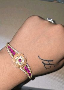 Elegant Floral Bangle Bracelet