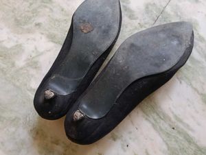 Chic Black Suede Ballet heels