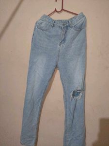 Trendy Light Wash Ripped Jeans