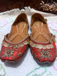 Embellished orange Juttis