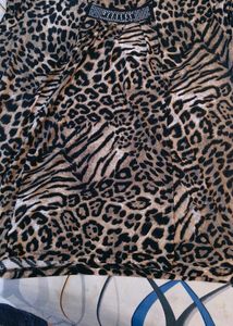 Chic Leopard Print Top