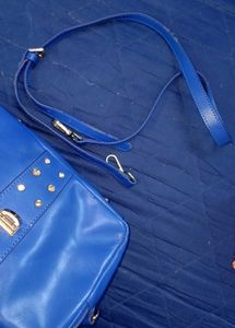 Vibrant Blue Handbag with Embellished Clasp