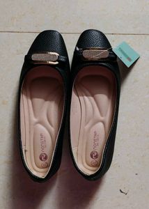 Stylish Black Ballet Flats