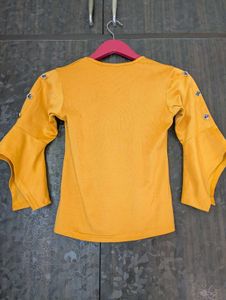 Chic Mustard Top
